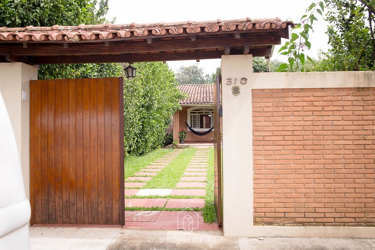 Casa com jardim e churrasqueira em Águas da Prata