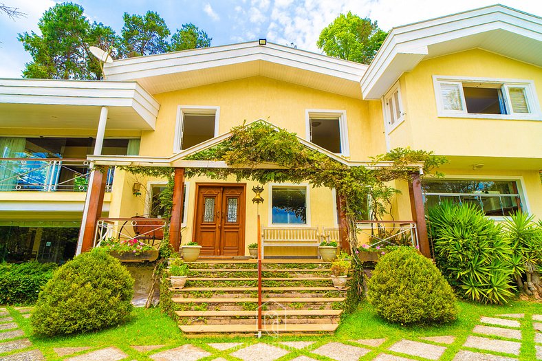 Casa com lareira nas montanhas em Campos do Jordão