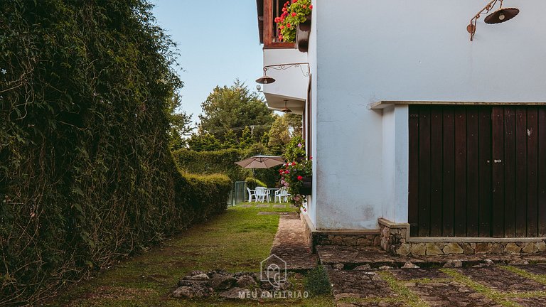 Casa com lareira, Quadra de Beach Tênis e Quadra de Tênis em