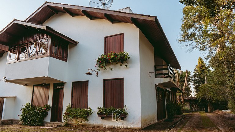 Casa com lareira, Quadra de Beach Tênis e Quadra de Tênis em