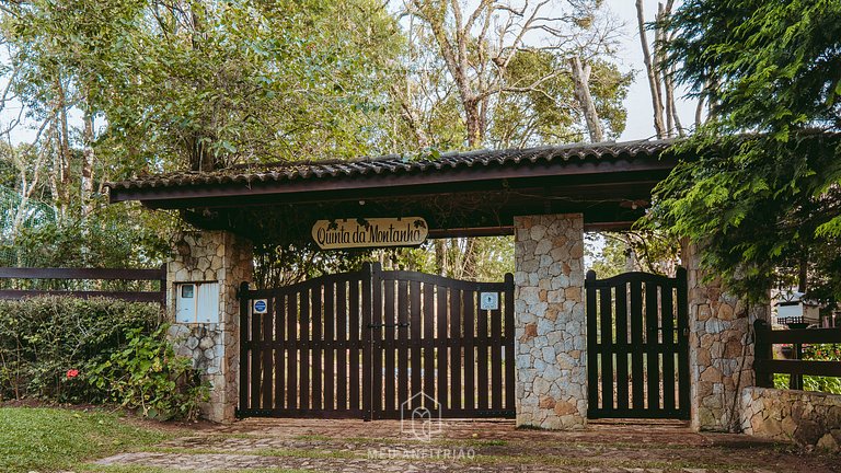 Casa com lareira, Quadra de Beach Tênis e Quadra de Tênis em