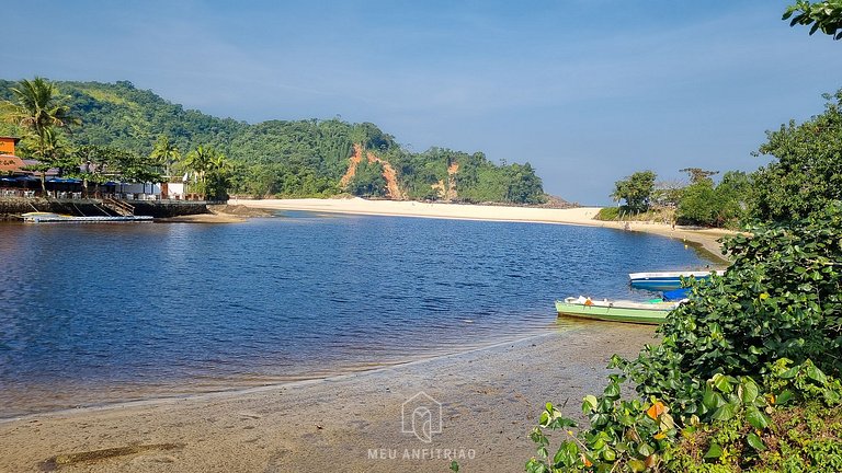 Casa com piscina aquecida a 100m praia em Maresias