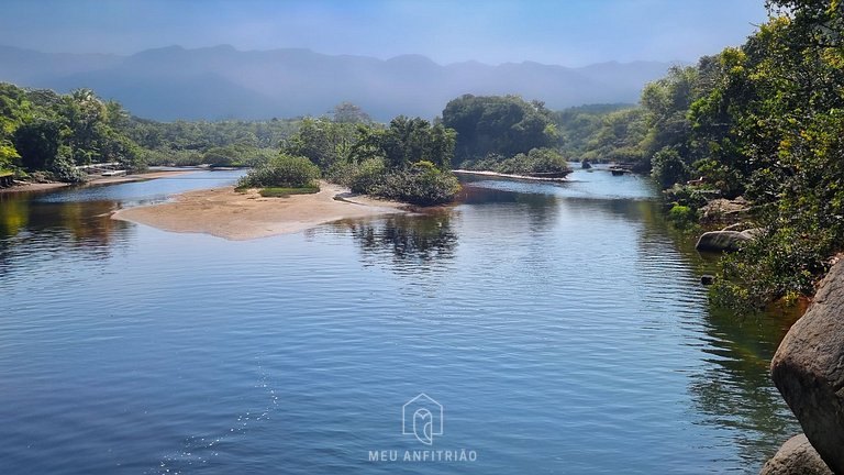 Casa com piscina aquecida a 100m praia em Maresias