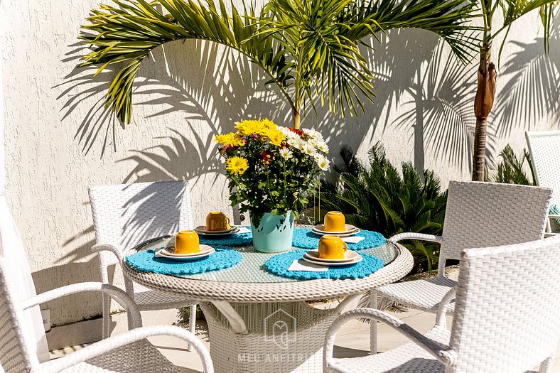 Casa com piscina e churrasqueira perto da praia