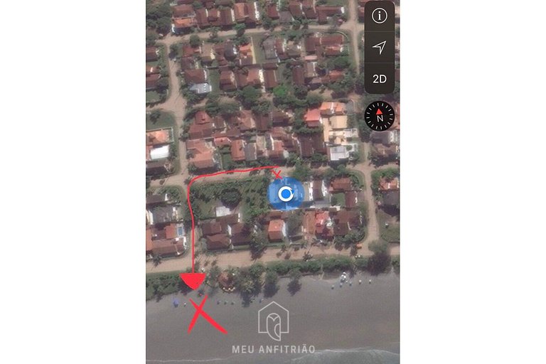 Casa com piscina e garagem a 50m da praia Lagoinha