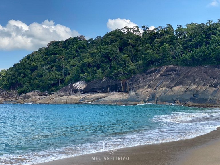 Casa com piscina e garagem a 50m da praia Lagoinha