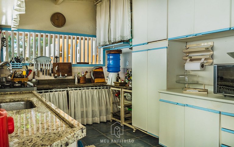 Casa com piscina e vista panorâmica em Ilhabela