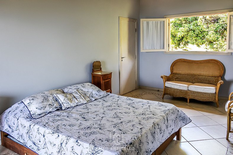 Casa com piscina e vista para o mar em Ilhabela