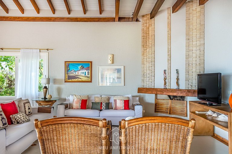 Casa com piscina e vista para o mar em Ilhabela