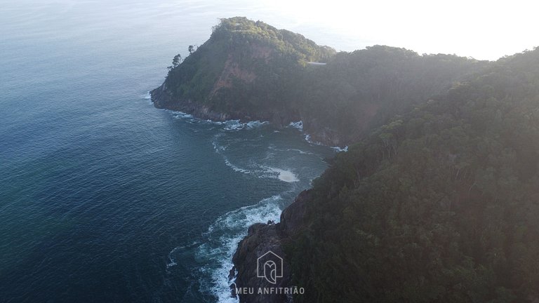 Casa com piscina em frente à Praia de Camburi