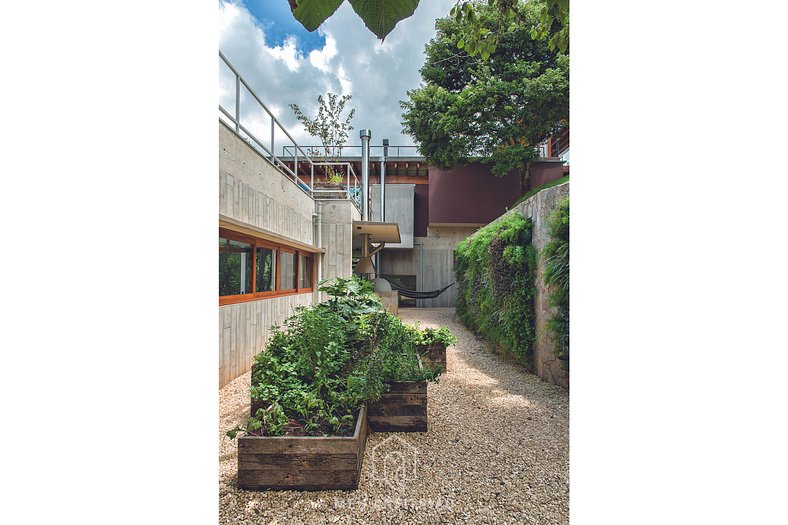 Casa com piscina, ofurô e vista para as montanhas