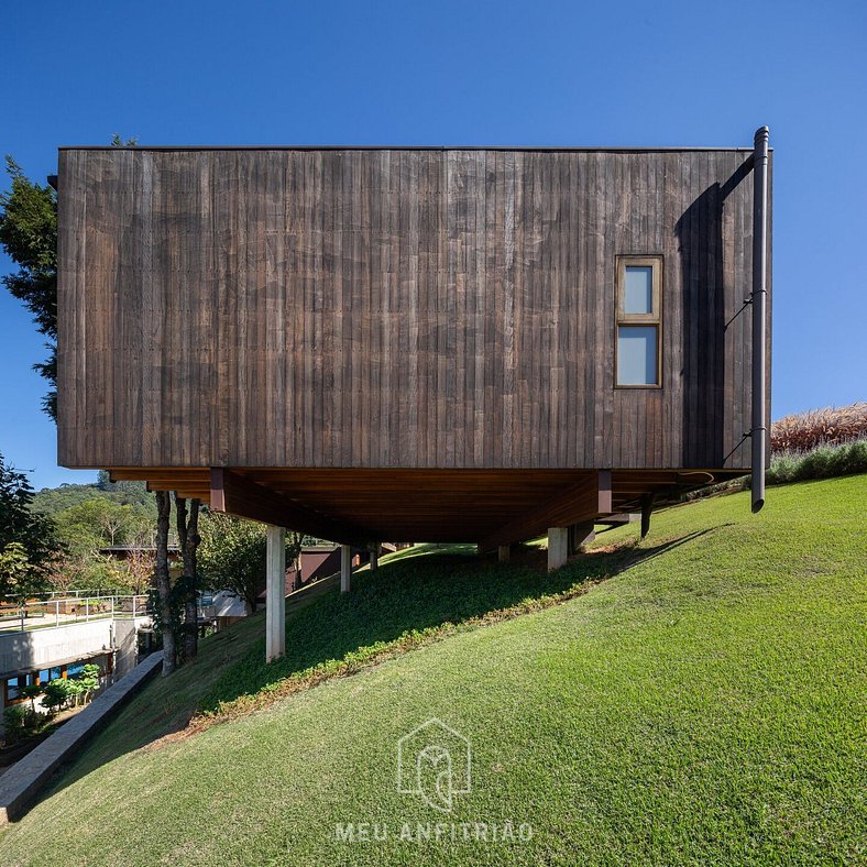 Casa com piscina, ofurô e vista para as montanhas