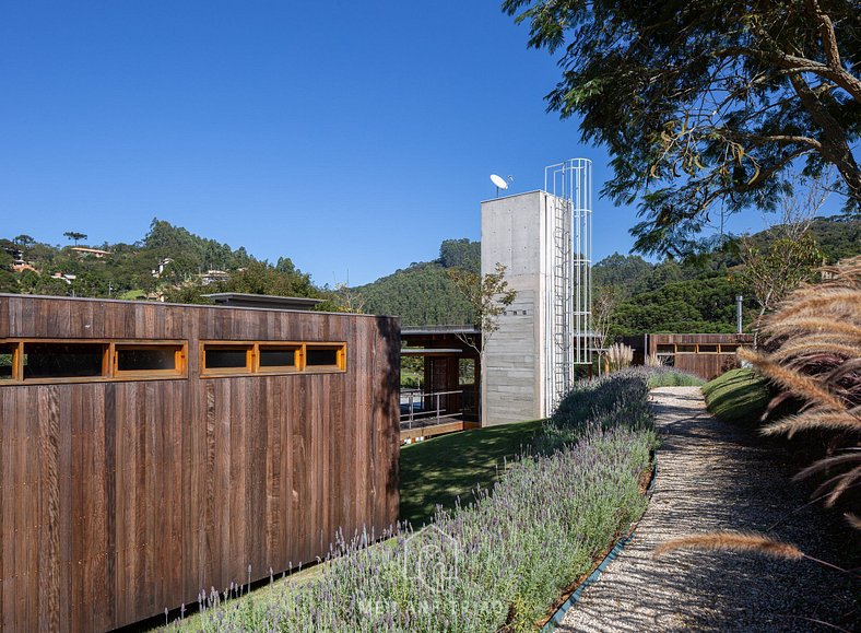 Casa com piscina, ofurô e vista para as montanhas