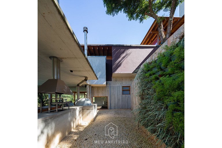 Casa com piscina, ofurô e vista para as montanhas