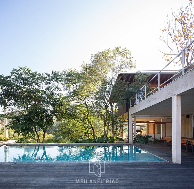 Casa com piscina, ofurô e vista para as montanhas