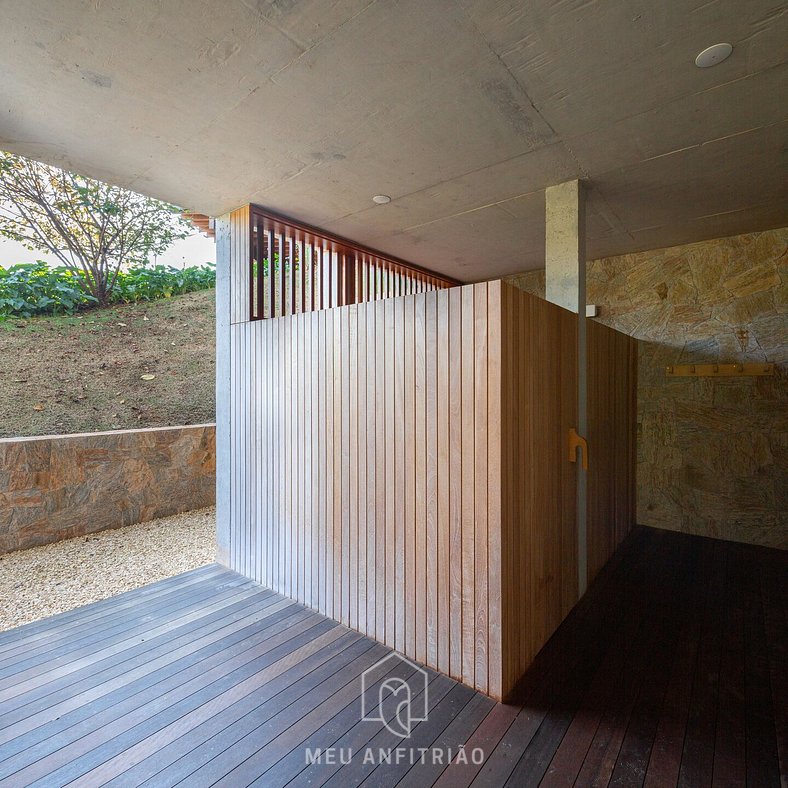 Casa com piscina, ofurô e vista para as montanhas