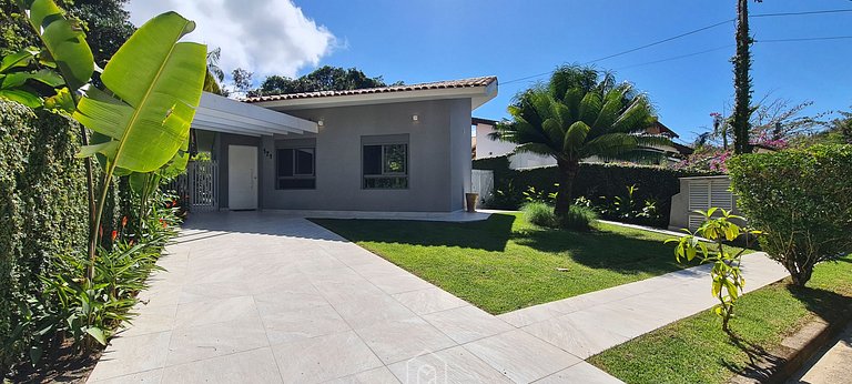 Casa com piscina perto da praia de Riviera