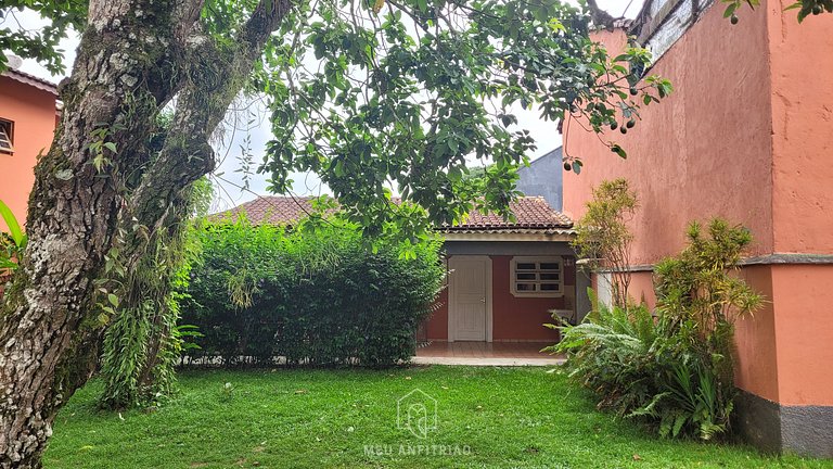 Casa com piscina perto da praia em Boiçucanga