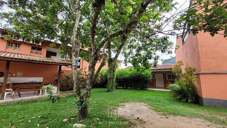 Casa com piscina perto da praia em Boiçucanga