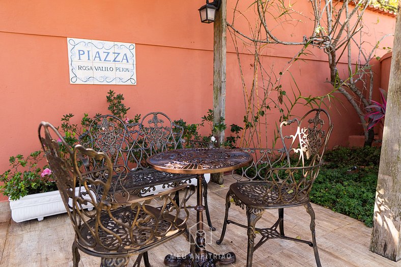 Casa com piscina próxima à praia em Guarujá