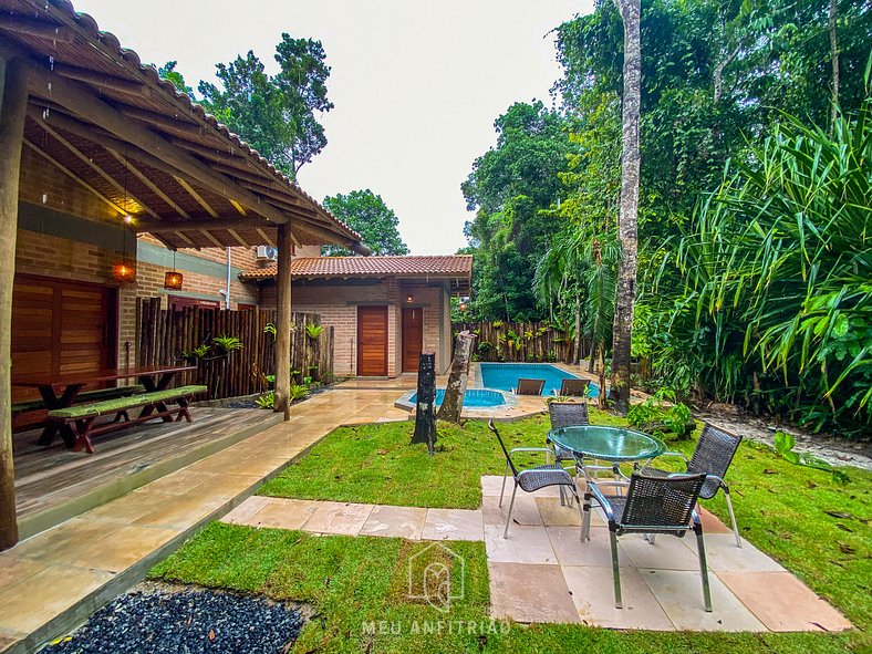 Casa com piscina, quintal e garagem em Trancoso