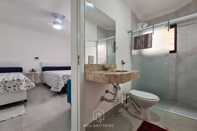 Casa com piscina, varanda e lazer em condomínio