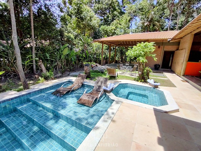 Casa com quintal arborizado e lazer em Trancoso