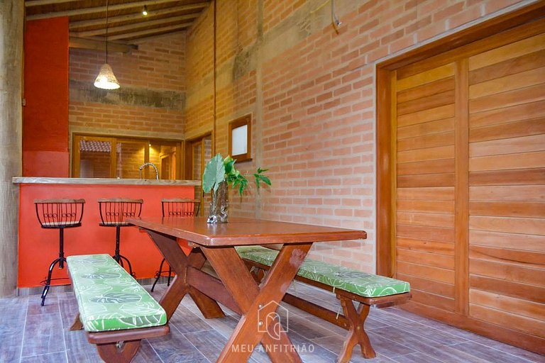 Casa com quintal arborizado e lazer em Trancoso