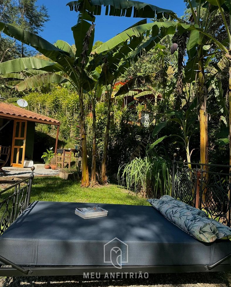 Casa com riacho e jardim particular próximo ao rio