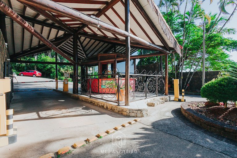 Casa com TV Smart em condomínio à beira-mar