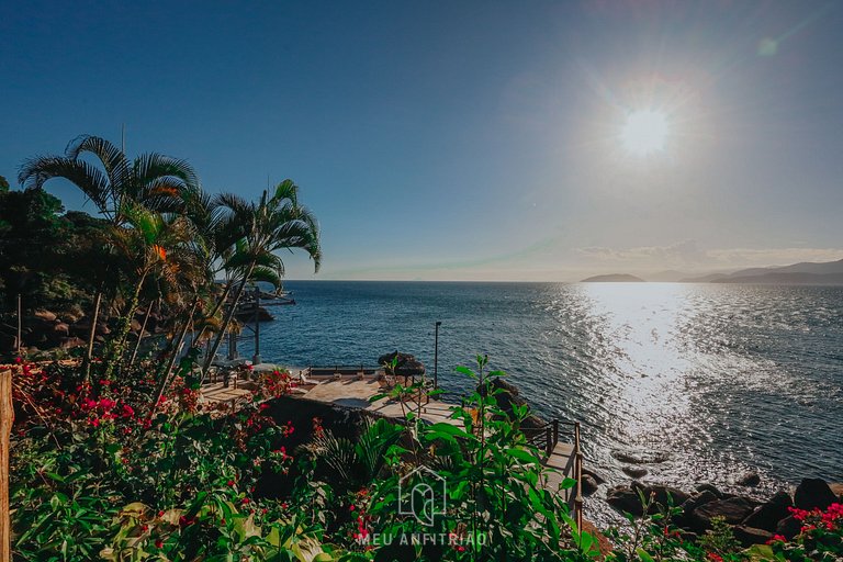 Casa com TV Smart em condomínio à beira-mar