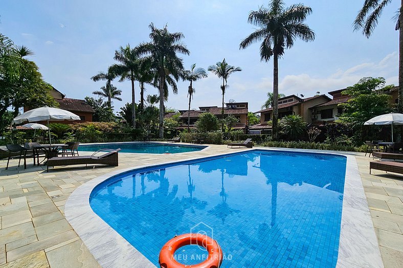 Casa com varanda e churrasqueira em São Sebastião