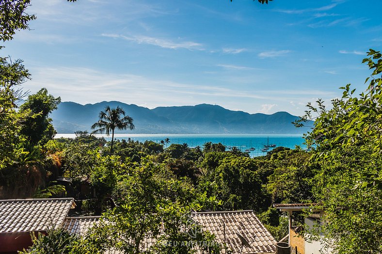 Casa com varanda gourmet na Praia do Perequê