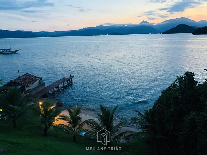 Casa com vista e praia exclusiva em ilha em Paraty