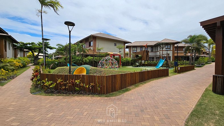 Casa em condomínio com lazer em frente à praia