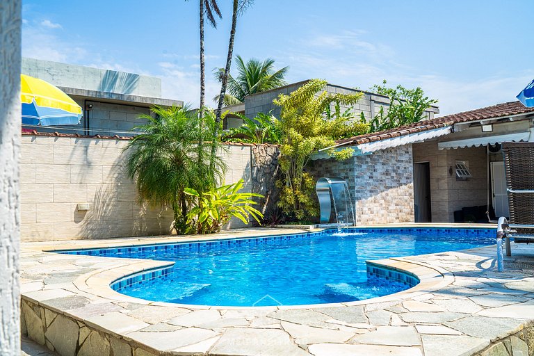 Casa em condomínio fechado com piscina