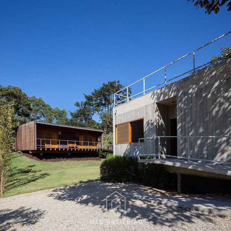 Casa luxuosa c/ piscina em Santo Antônio do Pinhal