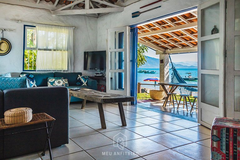 Casa pé na areia com varanda na Praia da Armação