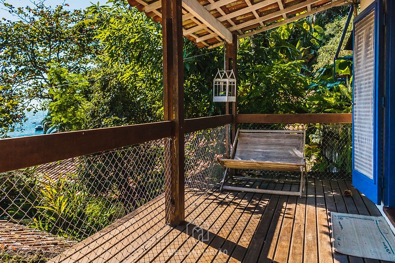 Casa pé na areia com varanda na Praia da Armação