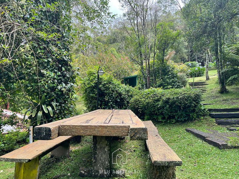 Chalé com aquecedor e fogão à lenha no Lajeado