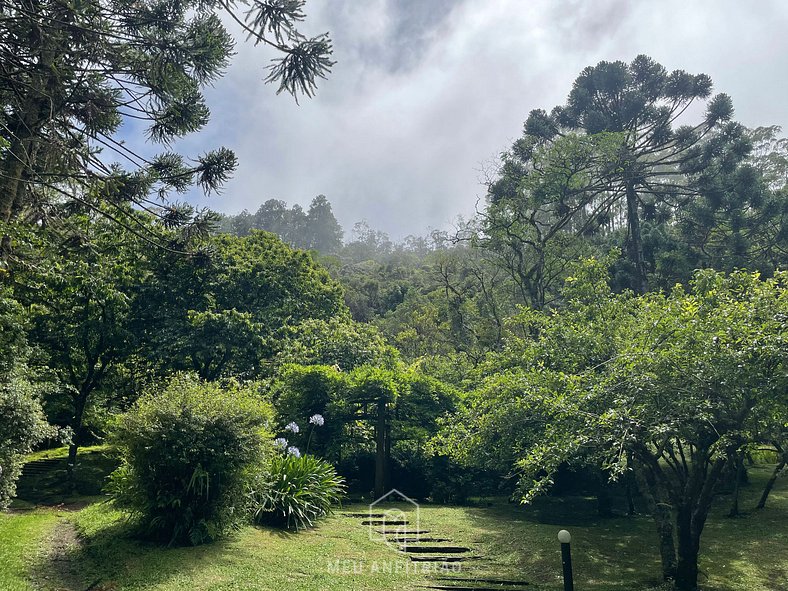 Chalé com aquecedor e fogão à lenha no Lajeado