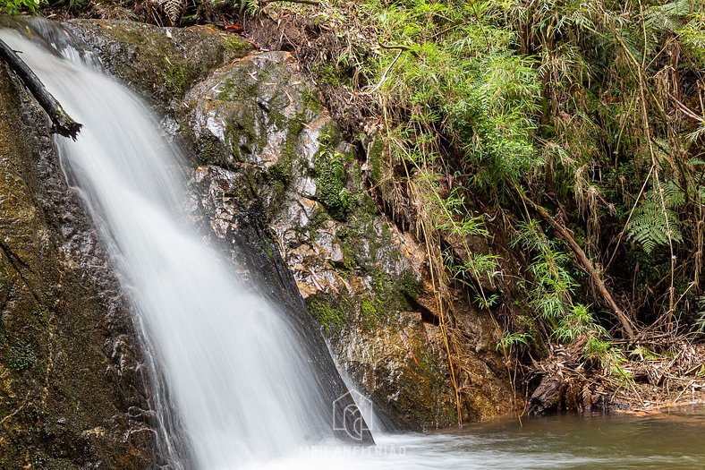 Chalé com aquecedor e fogão à lenha no Lajeado