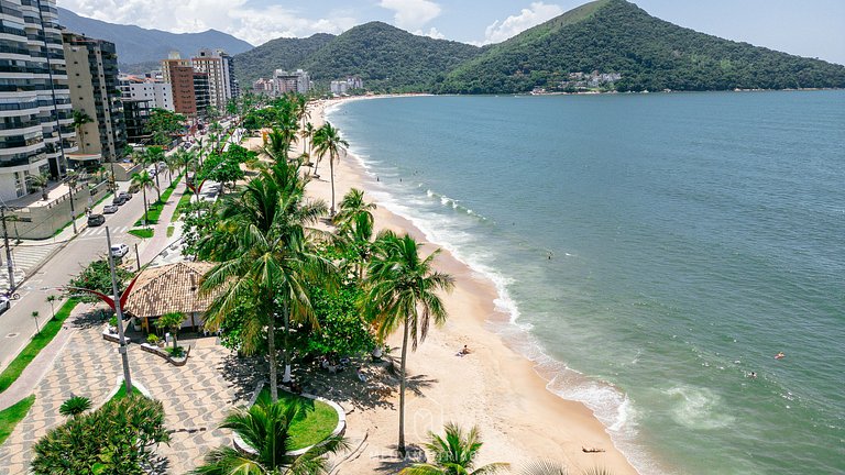 Chalé com churrasqueira e piscina perto da praia