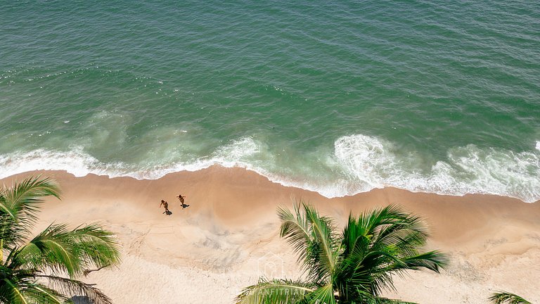 Chalé com churrasqueira e piscina perto da praia