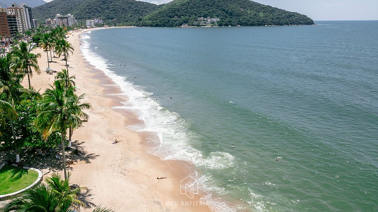 Chalé com churrasqueira e piscina perto da praia