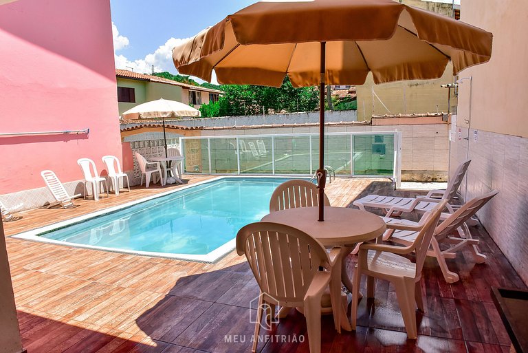 Chalé com churrasqueira e piscina perto da praia