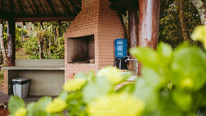 Chalé com lareira próximo ao Horto Florestal