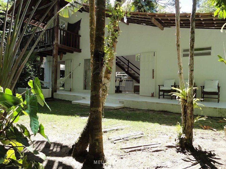 Chalé com piscina, jardim e conforto em Trancoso