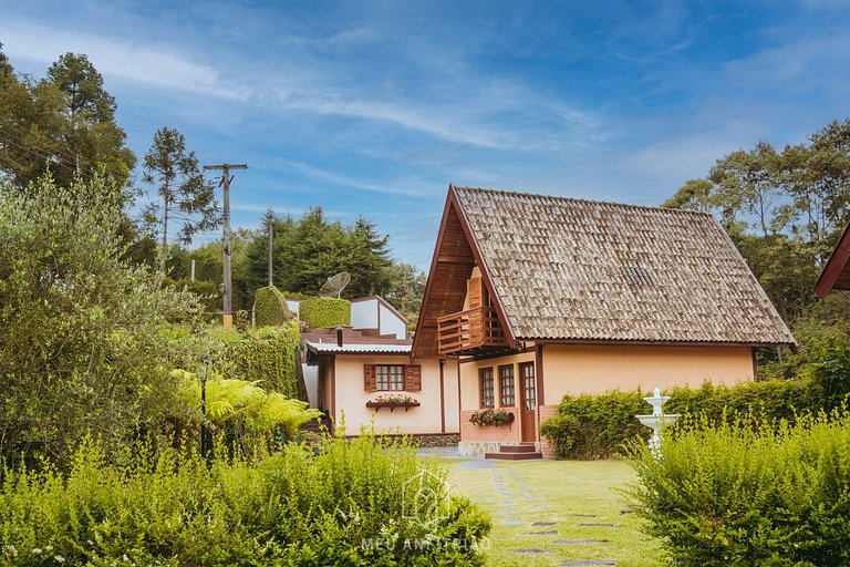 Chalet in a condominium near Horto Florestal