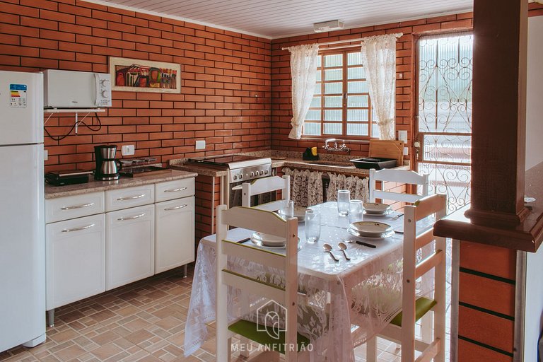 Chalet with fireplace near Horto Florestal